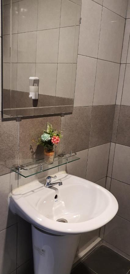 Pd Guesthouse Порт-Діксон Екстер'єр фото