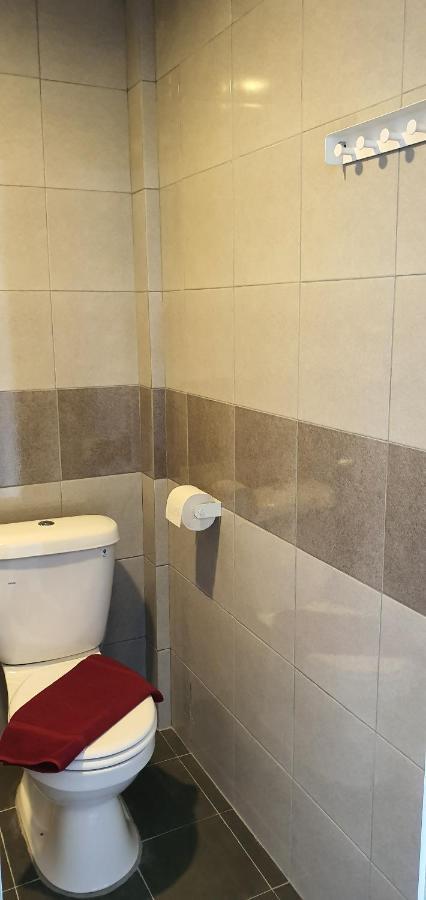Pd Guesthouse Порт-Діксон Екстер'єр фото